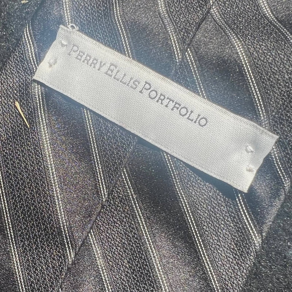 Perry Ellis necktie - Picture 1 of 2